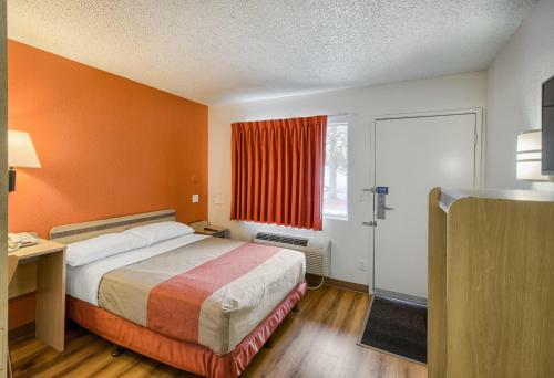 Hotel Motel 6 Everett South