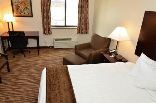 Hotel Cobblestone Inn & Suites - Clarion