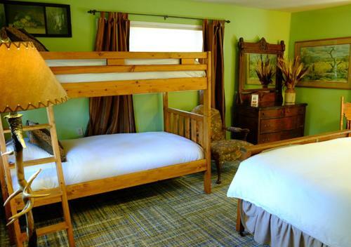 Lodge Yosemite Bug Rustic Mountain Resort
