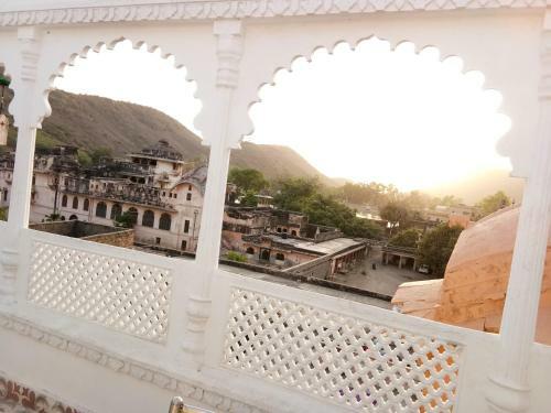 Hotel Haveli Taragarh Palace