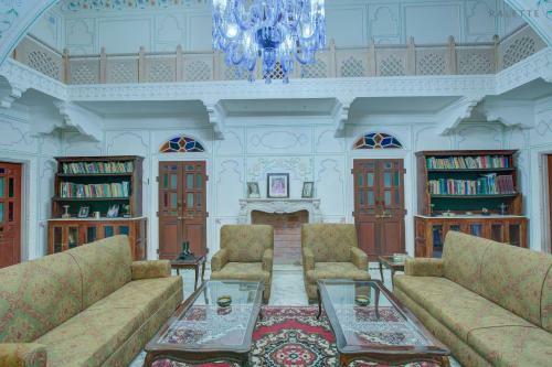 Hotel Talabgaon Castle Heritage Resort
