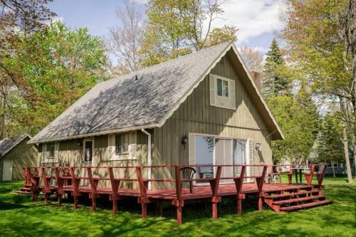 Houghton Lake Hideaway Cottage