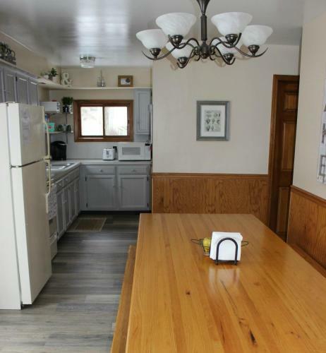 Houghton Lake Hideaway Cottage