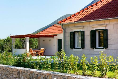Zupa Villa Sleeps 6 Pool Air Con Wifi