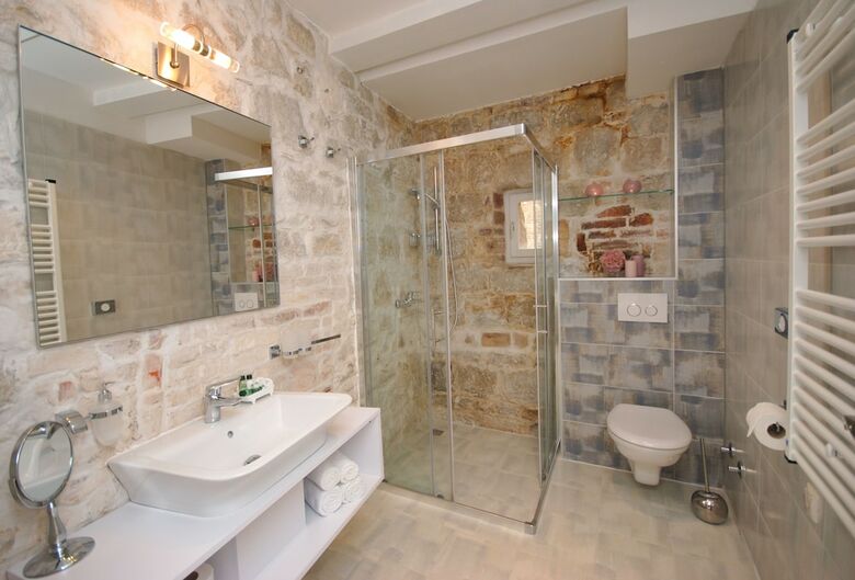 Hostal Lanterna Rooms