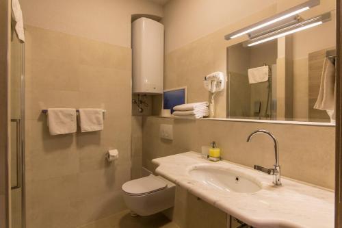 Apartamentos Tifani Luxury Rooms 2
