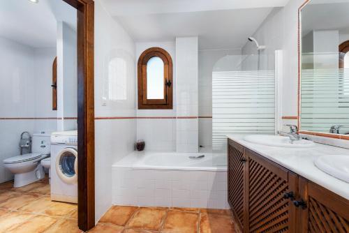 Punta Prima Apartment Sleeps 4 Pool Air Con Wifi