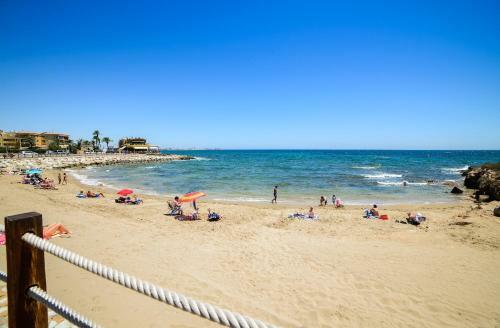 Punta Prima Apartment Sleeps 4 Pool Wifi