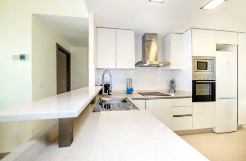 Punta Prima Apartment Sleeps 4 Pool Wifi