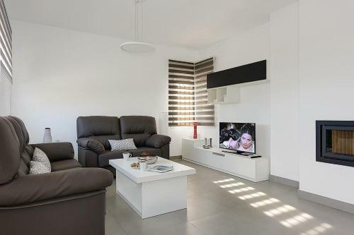 El Molino Villa Sleeps 6 Pool Air Con Wifi