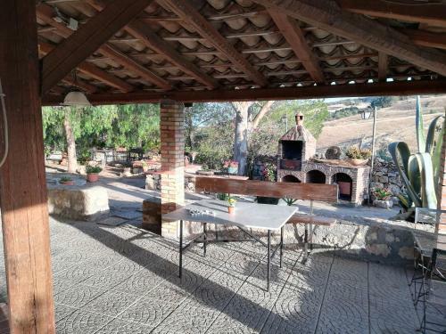 San Todaro Countryhouse Swimming Pool
