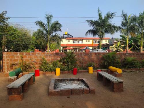Hotel Whistling Waves Beach Resort