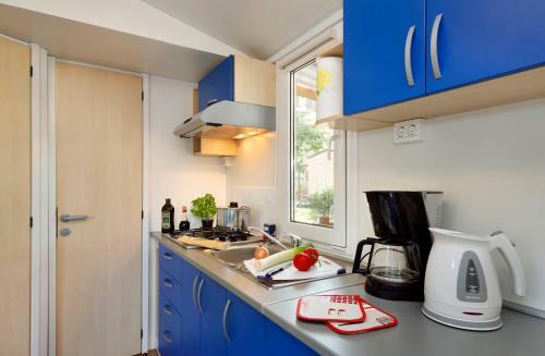 Albatross Mobile Homes On Camping Mare E Pineta