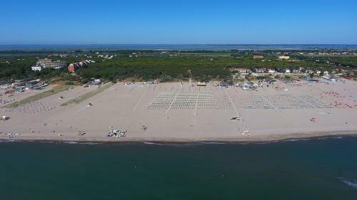 Albatross Mobile Homes On Camping Mare E Pineta