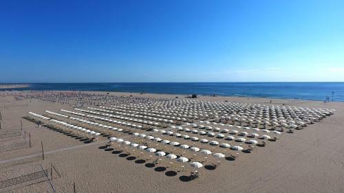 Albatross Mobile Homes On Camping Mare E Pineta