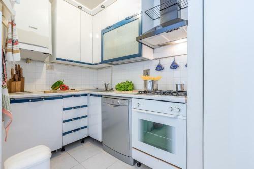 Marina Di Carrara Apartment Sleeps 6