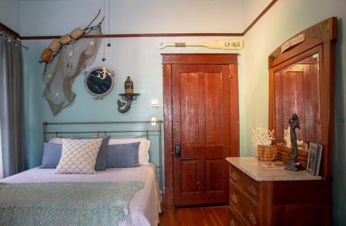 Bed & Breakfast Oakland Manor House Inn