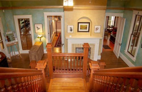 Bed & Breakfast Oakland Manor House Inn
