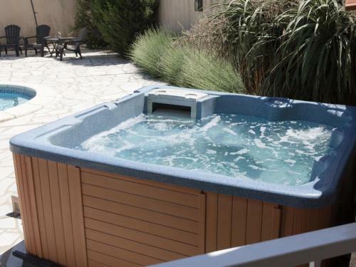 Cozy Villa In Aigne With Private Pool And Jacuzzi