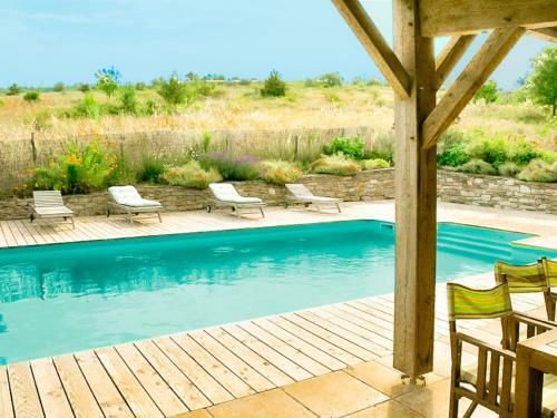 Magnificent Holiday Home In Roquetaillade With Pool