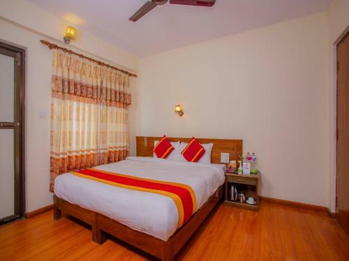 Oyo 11454 Hotel Garuda Inn