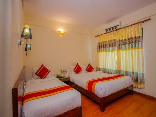 Oyo 11454 Hotel Garuda Inn