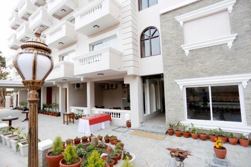 Da Yatra Courtyard Hotel