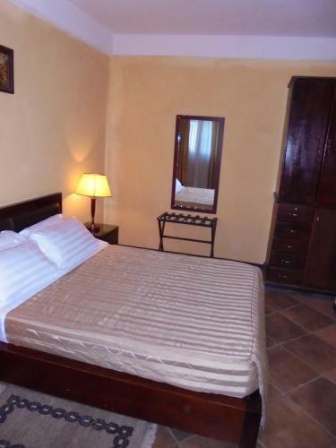 The Lions Den Hotel