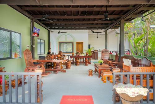 Hotel Reveal Courtyard In Reveal Angkor