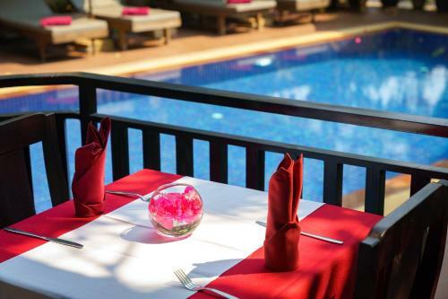 Hotel Reveal Courtyard In Reveal Angkor