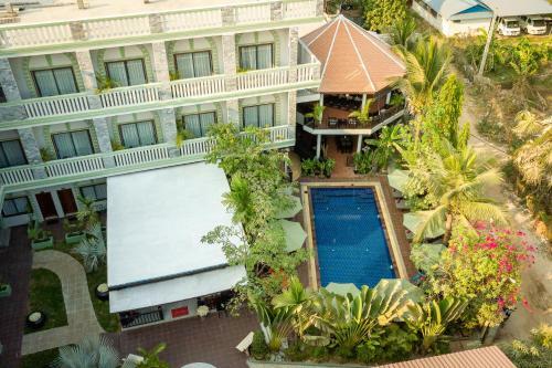 Hotel Reveal Courtyard In Reveal Angkor