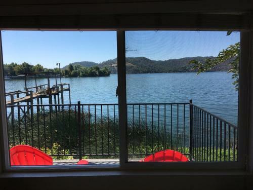 Hotel Clear Lake Cottages & Marina