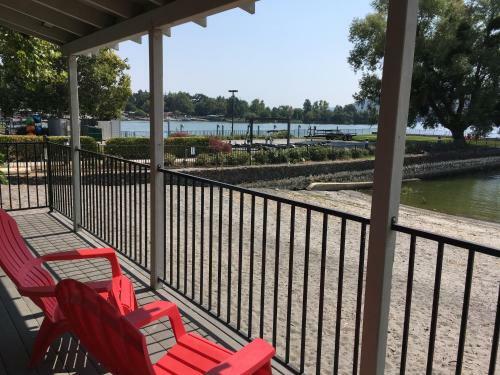 Hotel Clear Lake Cottages & Marina