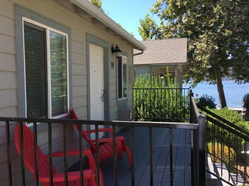 Hotel Clear Lake Cottages & Marina