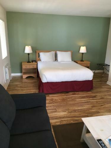 Hotel Clear Lake Cottages & Marina