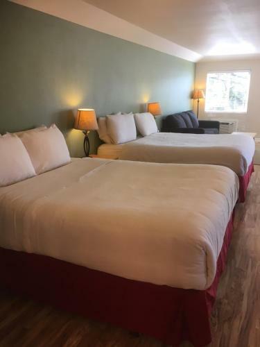 Hotel Clear Lake Cottages & Marina