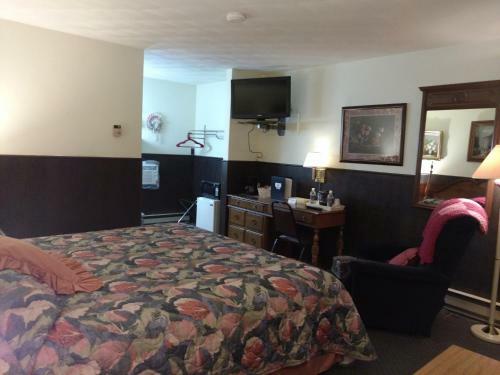 Crossroads Motel & Cabins