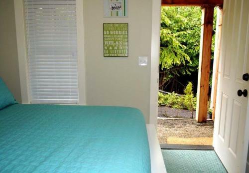 Vintage Beach Three-bedroom Home