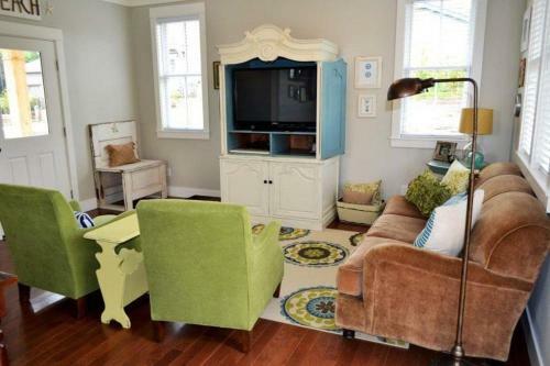 Vintage Beach Three-bedroom Home