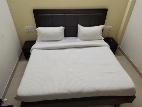 Hotel Tarkeshwarm Hill View Resort