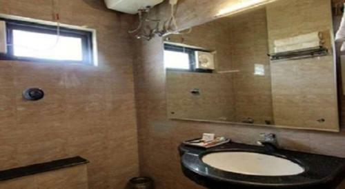 Hotel Tarkeshwarm Hill View Resort