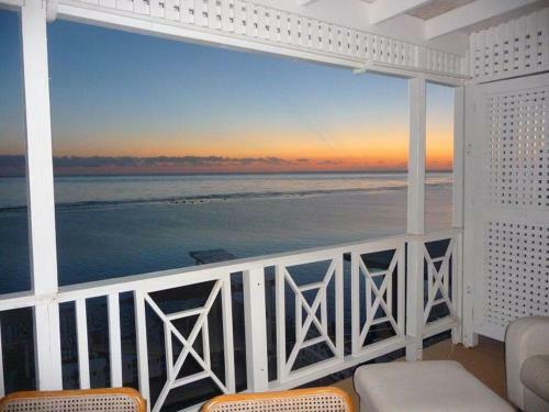 Hotel Moxons Beach Club