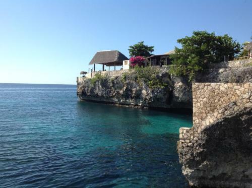 Hotel Banana Shout Resort