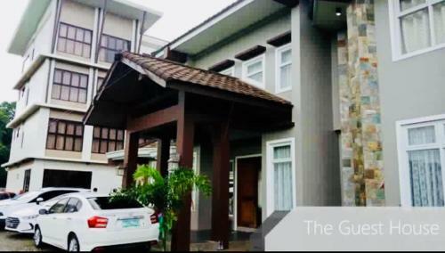 Hotel The Guest House Laoag