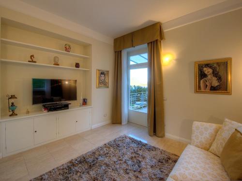 Baveno Villa Sleeps 10 Pool Air Con Wifi