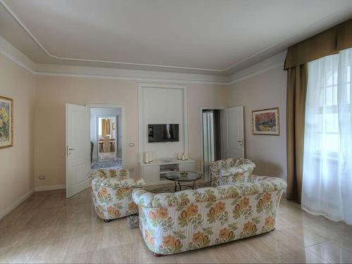 Baveno Villa Sleeps 10 Pool Air Con Wifi