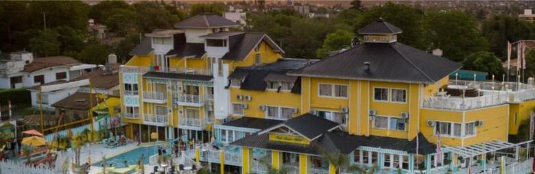 Club House Hotel