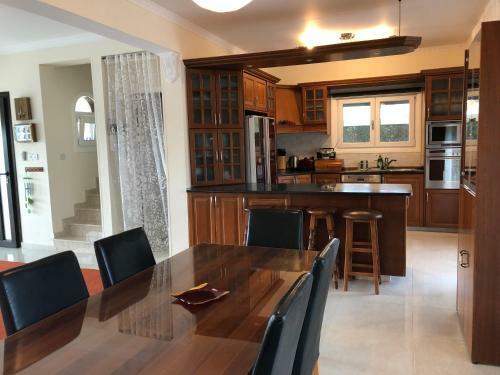 Villa Maria Three Bedroom Coral Bay