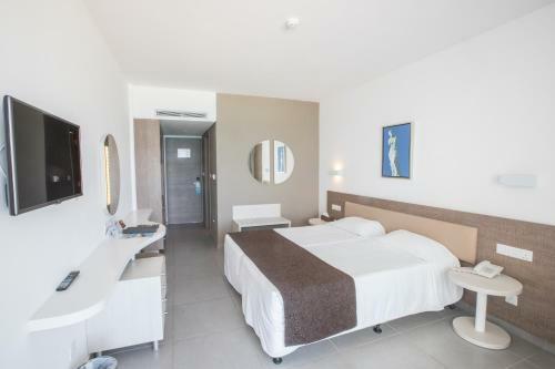 Vassos Nissi Plage Hotel