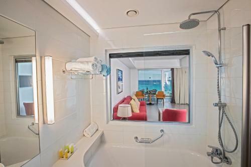 Vassos Nissi Plage Hotel